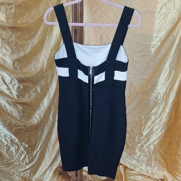 Carmen Marc Valvo Ribbed Black and White Cocktail Mini Dress - Picture 4 of 4